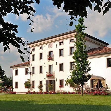 Hotel Villa Dei Carpini Одерцо Екстериор снимка