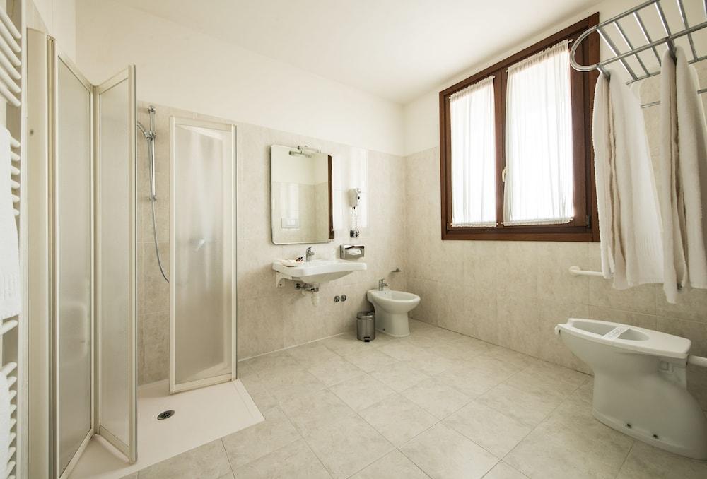 Hotel Villa Dei Carpini Одерцо Екстериор снимка
