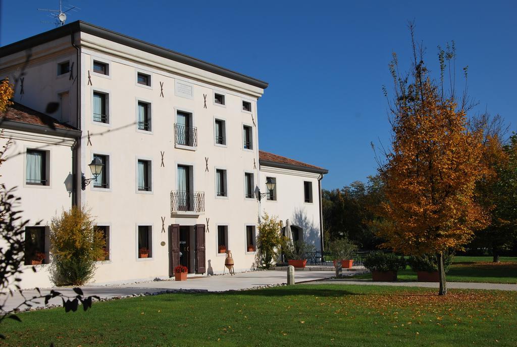 Hotel Villa Dei Carpini Одерцо Екстериор снимка