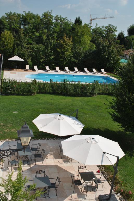 Hotel Villa Dei Carpini Одерцо Екстериор снимка