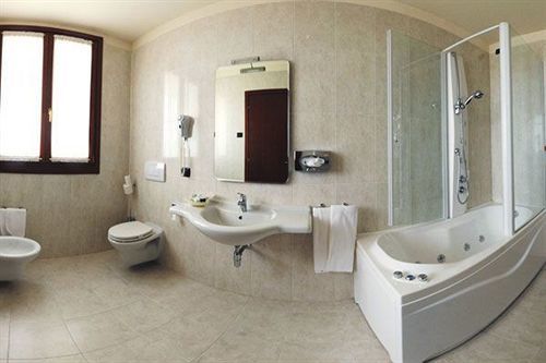 Hotel Villa Dei Carpini Одерцо Екстериор снимка