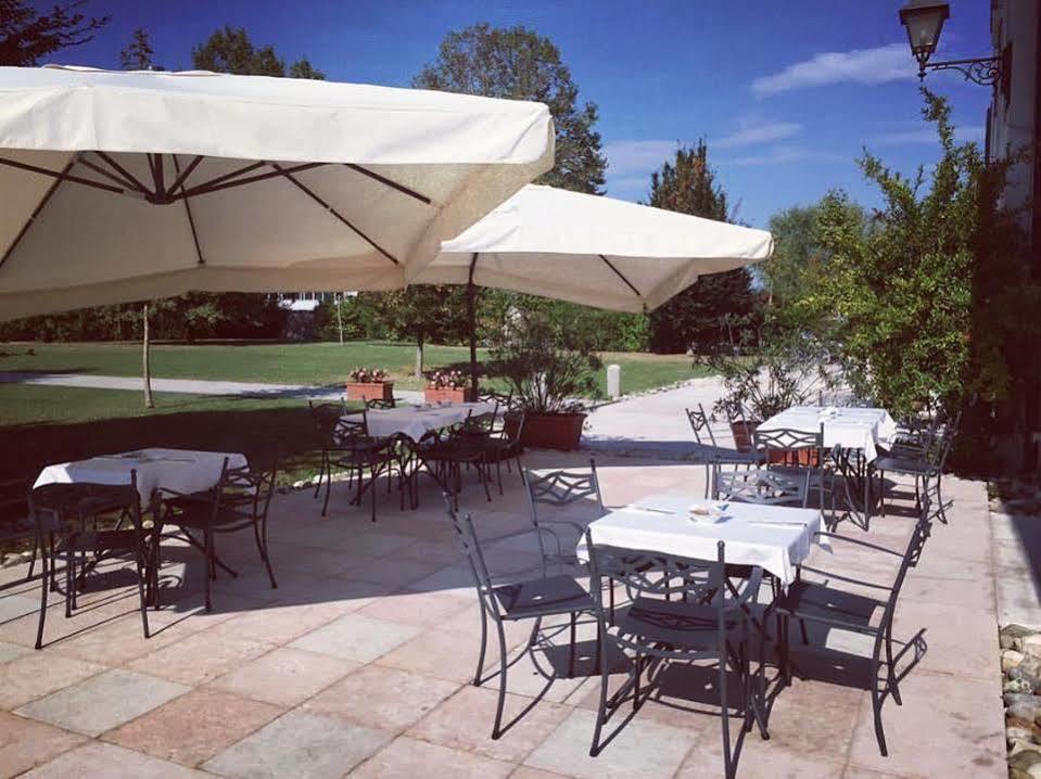 Hotel Villa Dei Carpini Одерцо Екстериор снимка