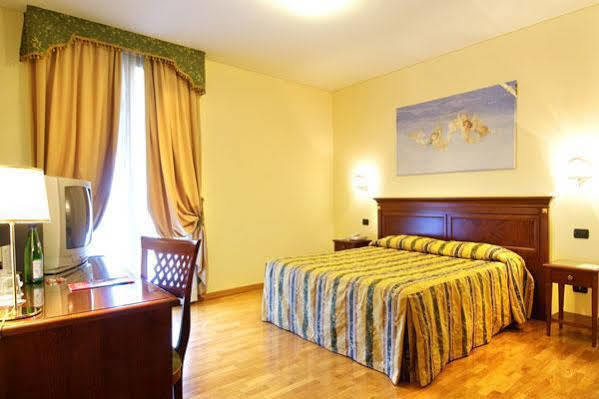 Hotel Villa Dei Carpini Одерцо Екстериор снимка